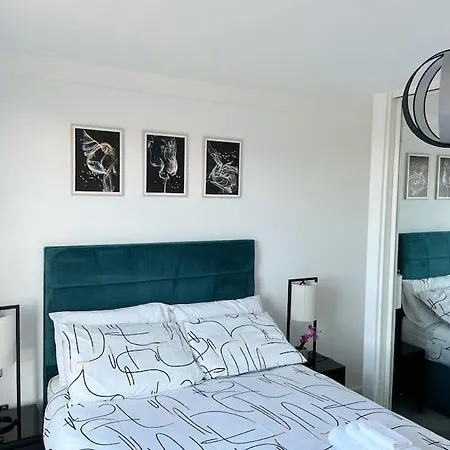 Relaxing 1-Bed Flat In Salford With Street Parking Apartment Manchester Exterior photo