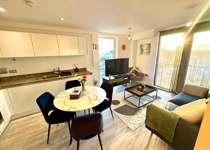 Relaxing 1-Bed Flat In Salford With Street Parking